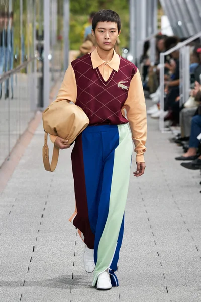 Look 10